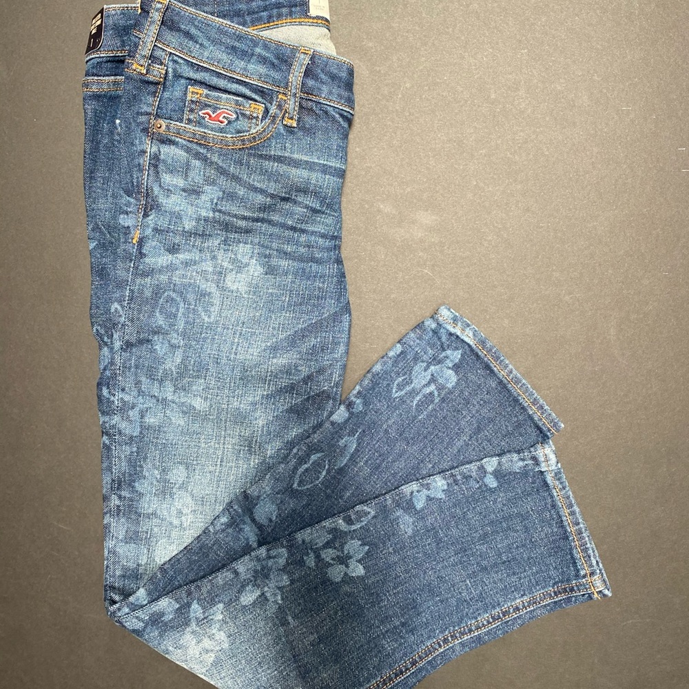 NWT 🏷👖 Hollister Denim Jeans with floral print